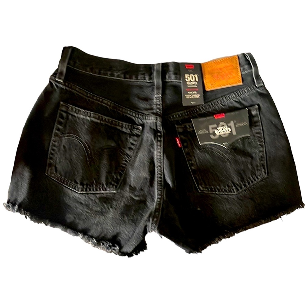 Levi's Premium black distressed denium
501 HIGH RISE WOMEN'S SHORTS size 28